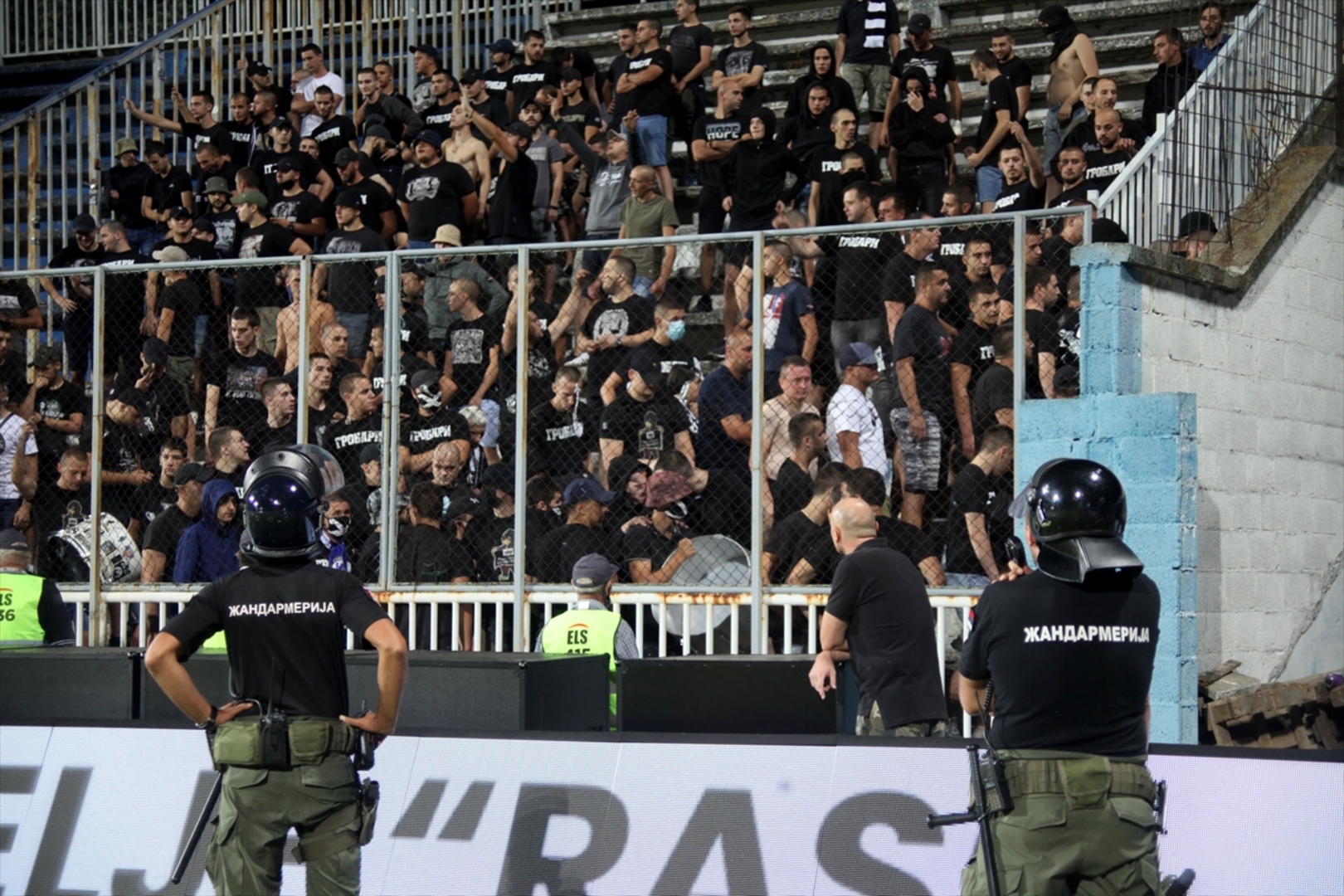 Nacionalistički ispadi Partizanovih navijača obilježili utakmicu u Novom Pazaru - slika 5