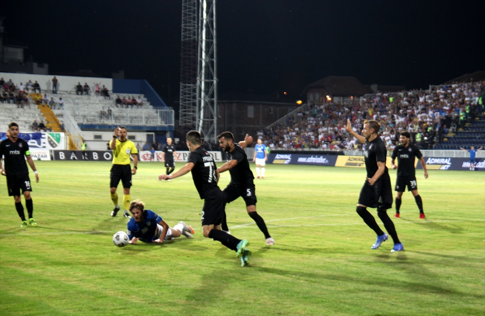 Nacionalistički ispadi Partizanovih navijača obilježili utakmicu u Novom Pazaru - slika 7