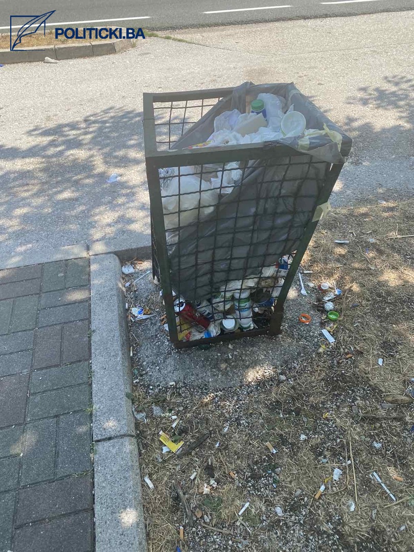 SRAMOTNO: Otpad se ne kupi, već baca u šumu - slika 2