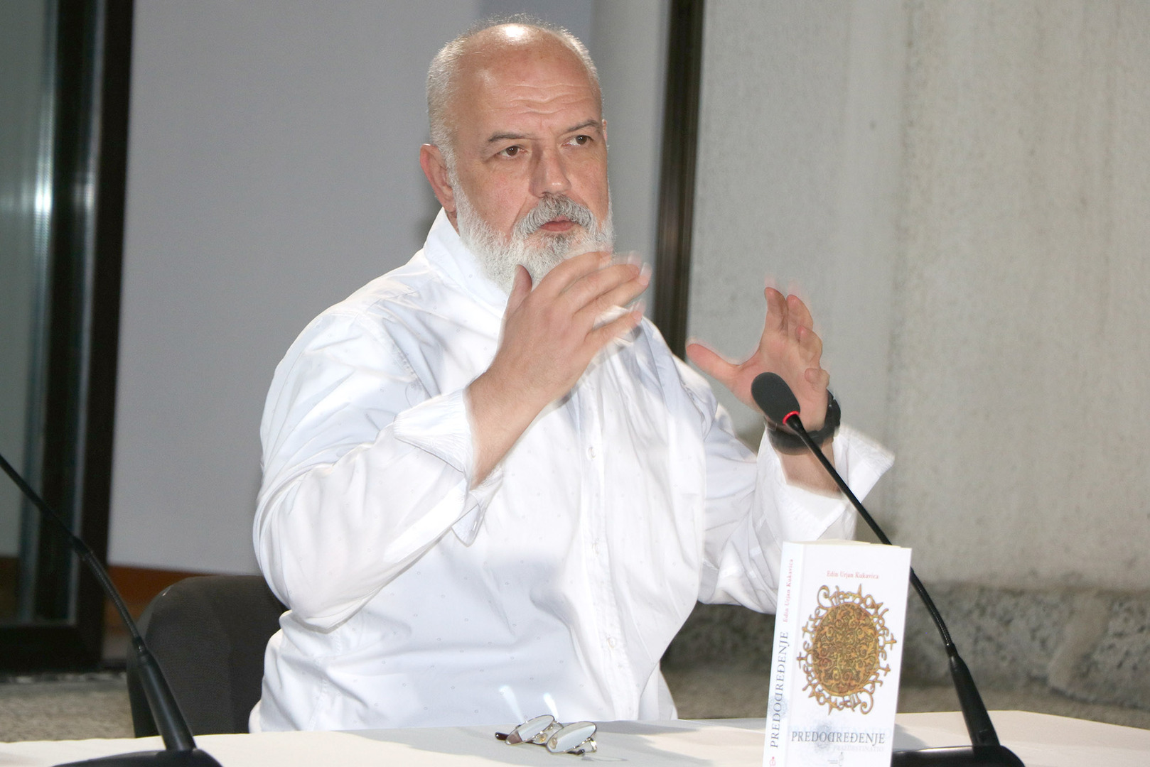 U Tuzli promoviran roman „Predodređenje“ dr. Edina Urjana Kukavice - slika 8