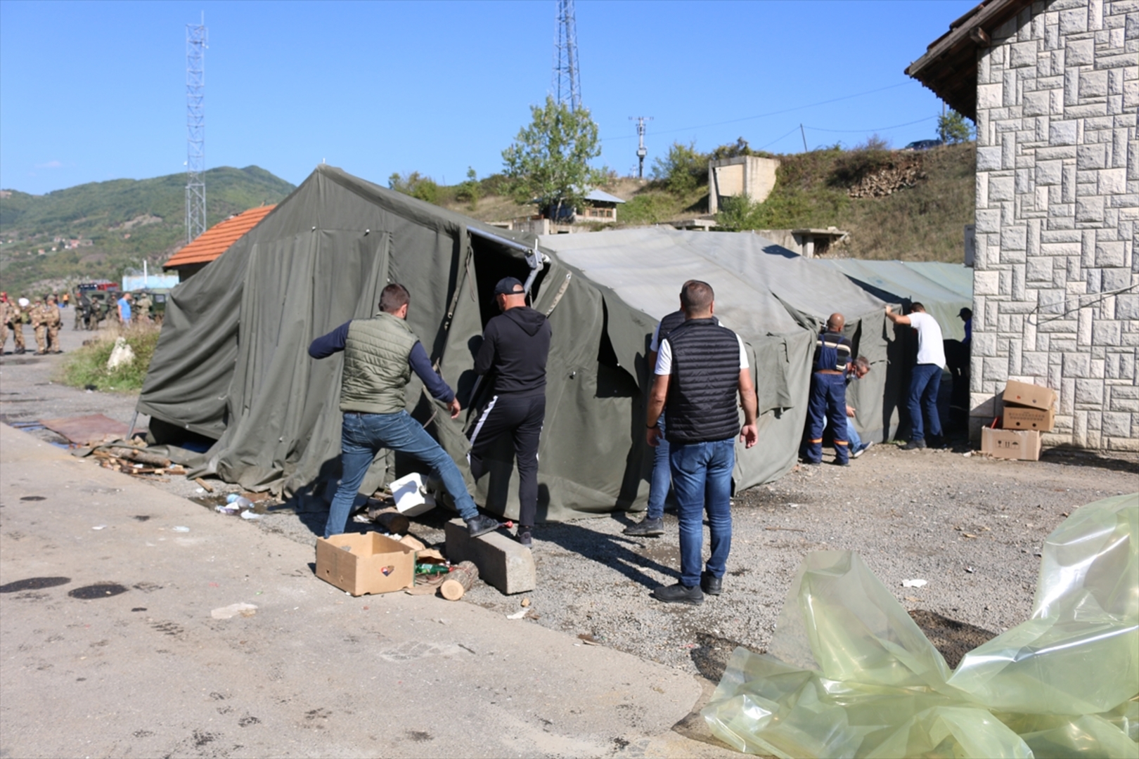 Završeno uklanjane blokada i povlačenje kosovskih specijalaca - slika 20