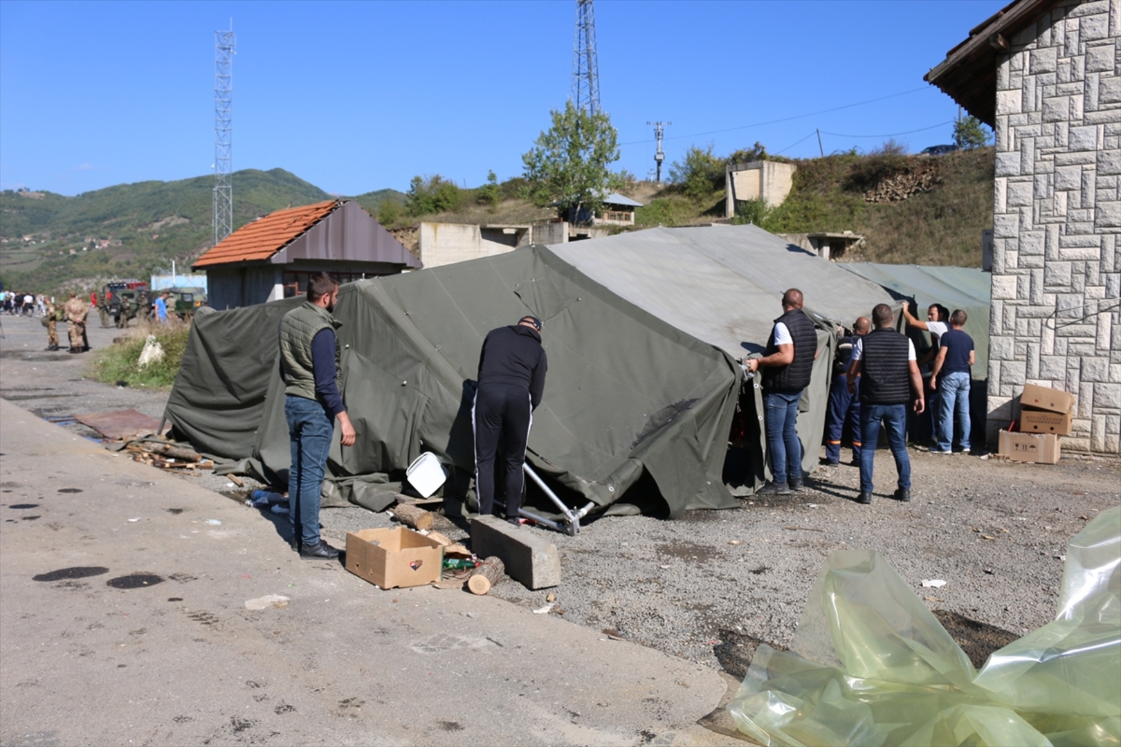 Završeno uklanjane blokada i povlačenje kosovskih specijalaca - slika 21
