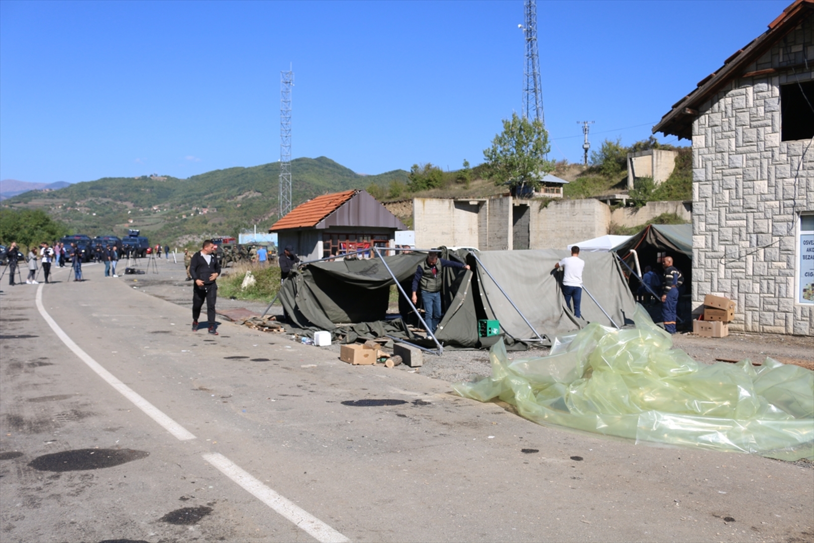 Završeno uklanjane blokada i povlačenje kosovskih specijalaca - slika 22