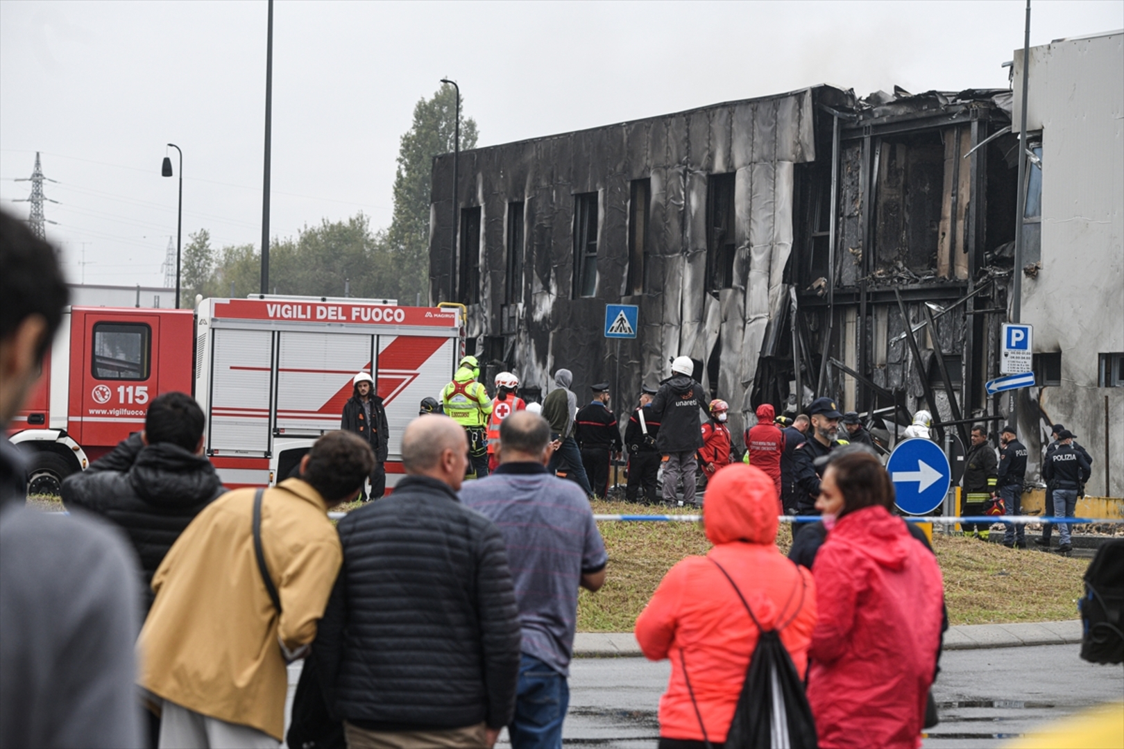 Mali avion se srušio na zgradu u blizini Milana, poginulo osam osoba - slika 4