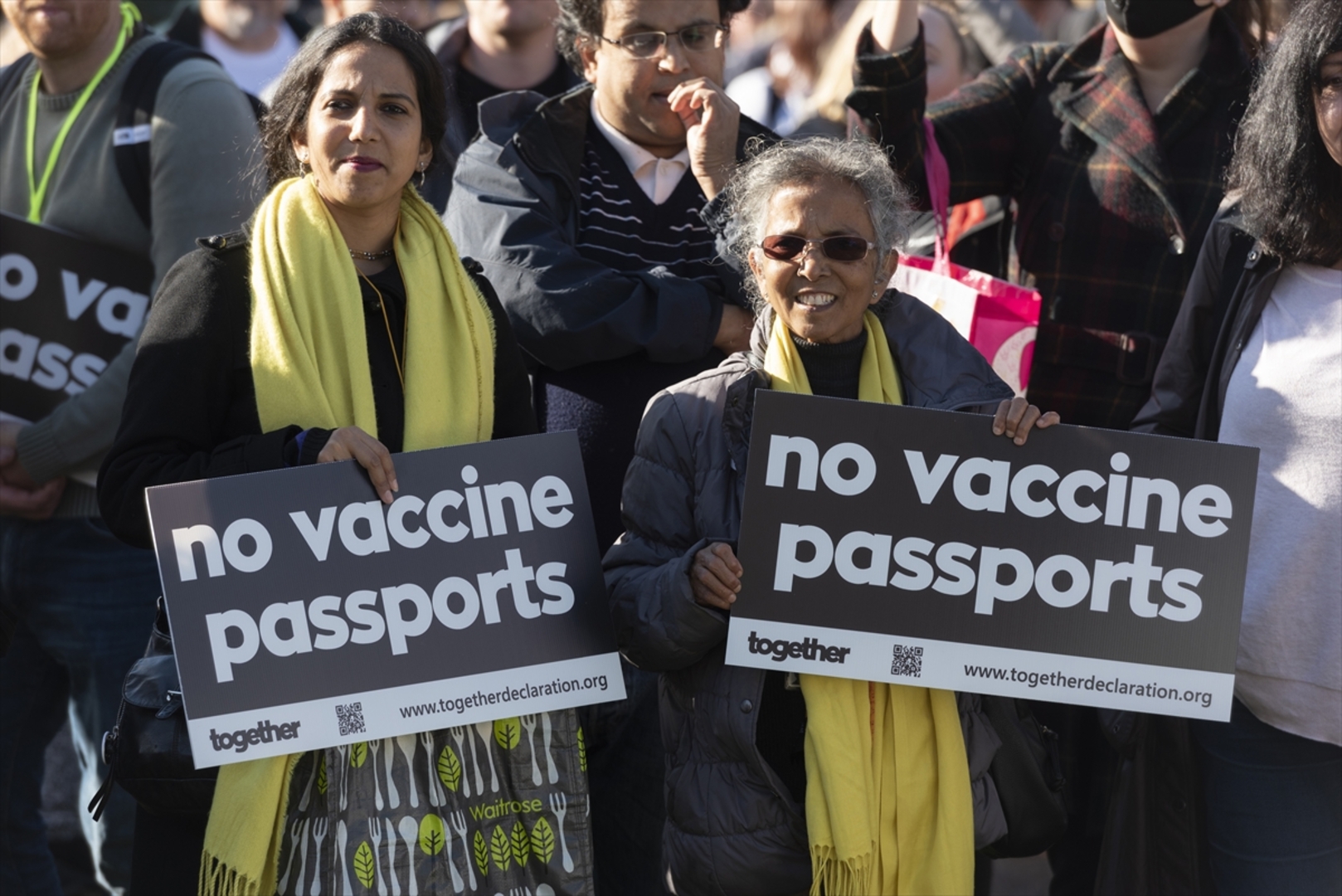 U Londonu protesti protiv COVID-19 pasoša i vakcinacije - slika 16