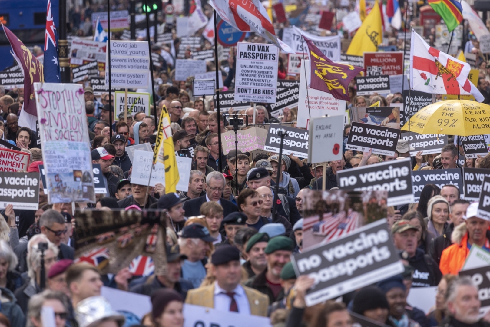 U Londonu protesti protiv COVID-19 pasoša i vakcinacije - slika 18