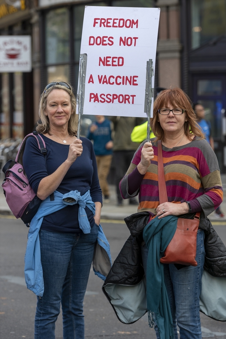 U Londonu protesti protiv COVID-19 pasoša i vakcinacije - slika 22