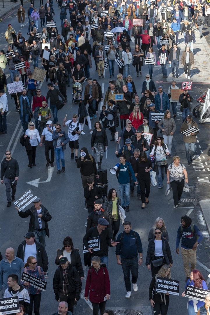 U Londonu protesti protiv COVID-19 pasoša i vakcinacije - slika 23