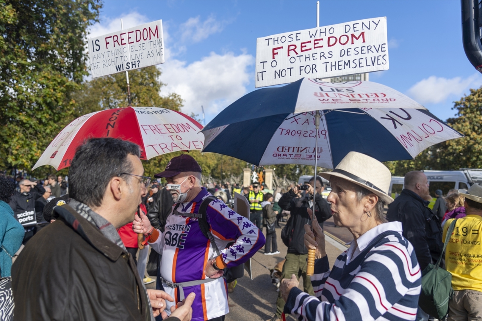 U Londonu protesti protiv COVID-19 pasoša i vakcinacije - slika 24