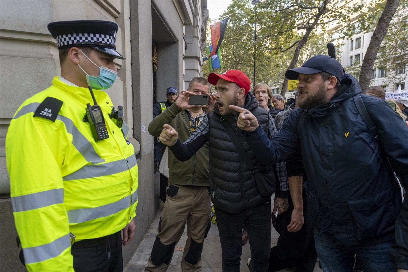 U Londonu protesti protiv COVID-19 pasoša i vakcinacije - slika 8