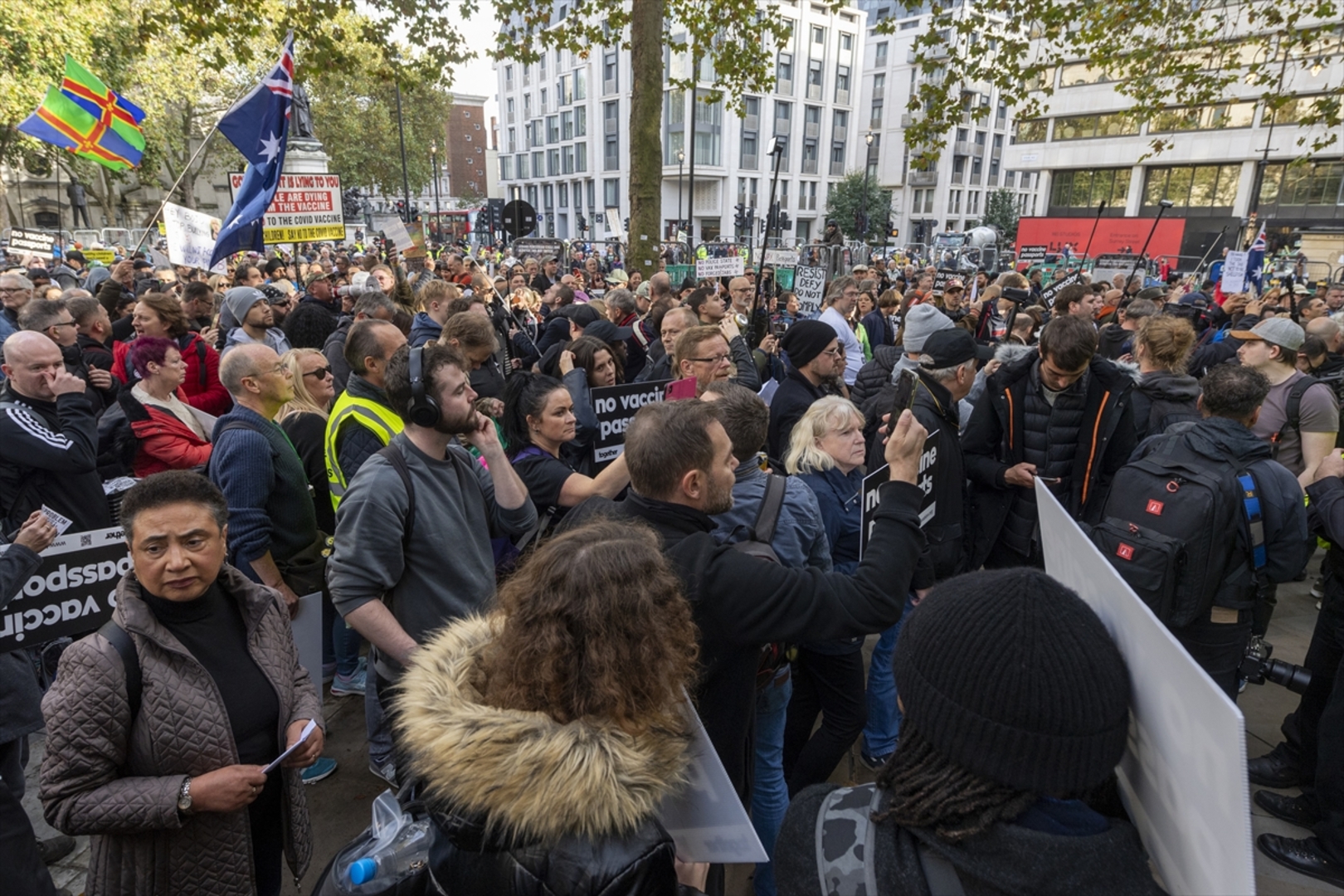 U Londonu protesti protiv COVID-19 pasoša i vakcinacije - slika 9
