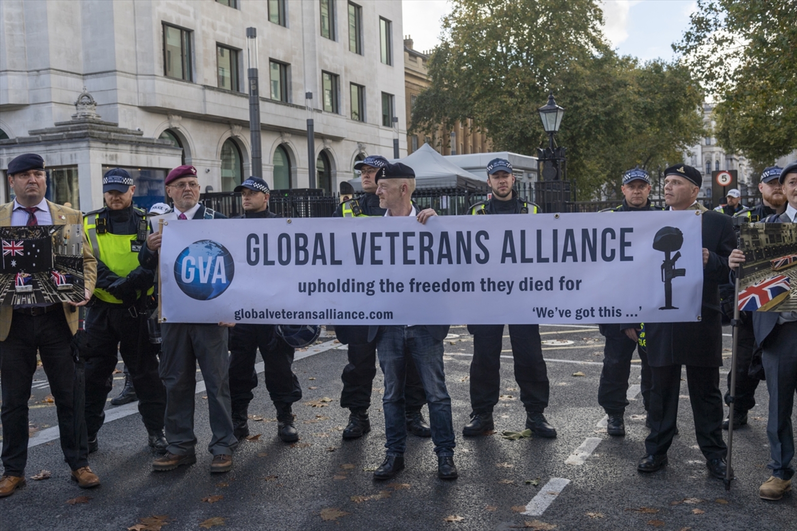 U Londonu protesti protiv COVID-19 pasoša i vakcinacije - slika 12