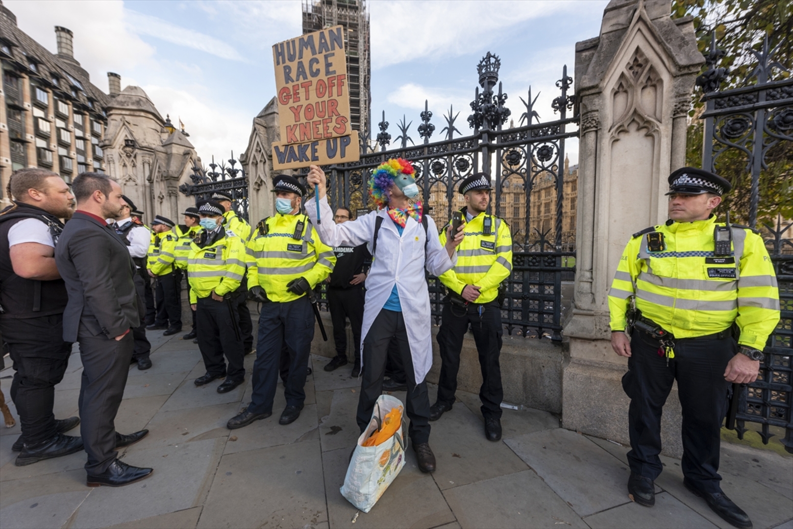 U Londonu protesti protiv COVID-19 pasoša i vakcinacije - slika 14