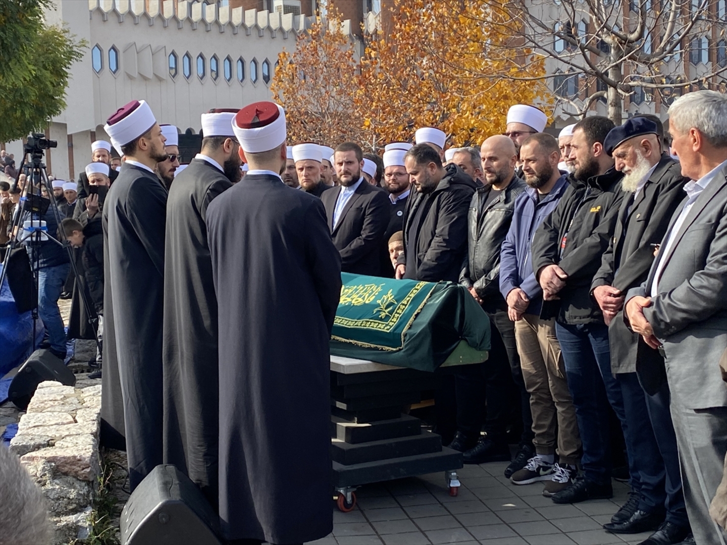 Suze na dženazi Muamera Zukorlića - slika 2