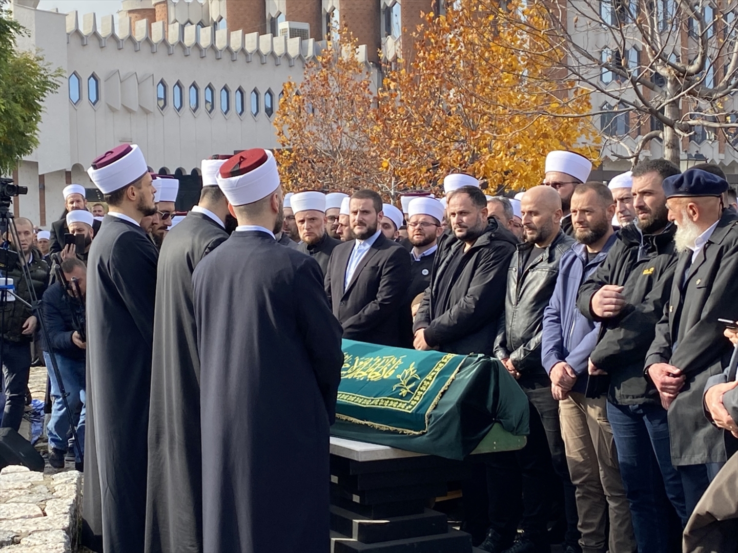Suze na dženazi Muamera Zukorlića - slika 5