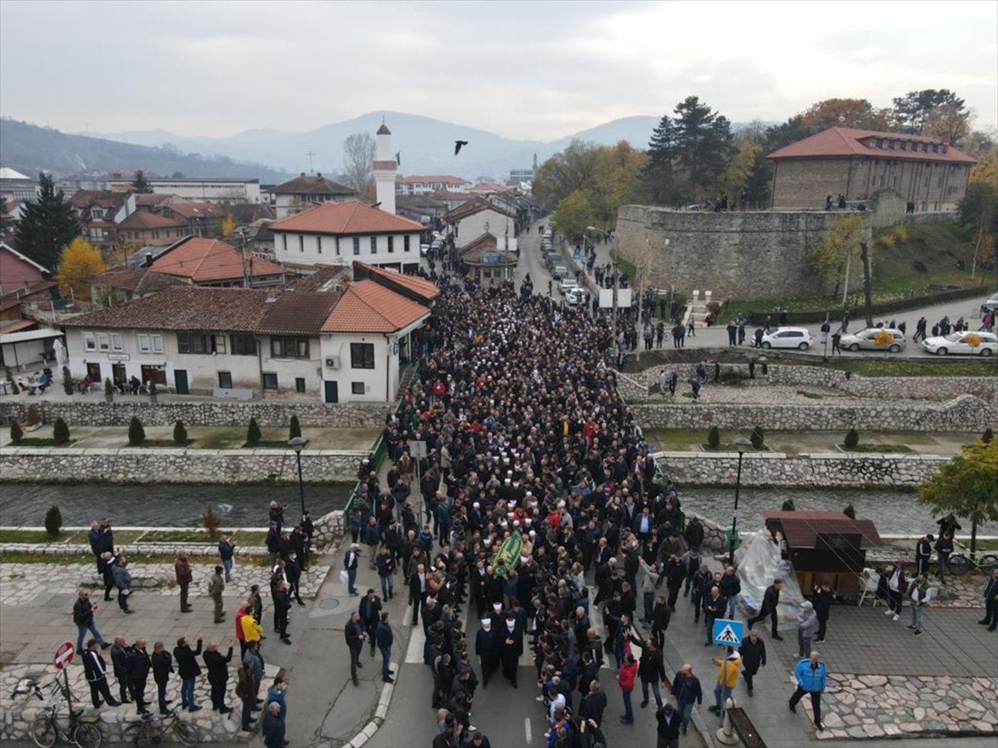 Suze na dženazi Muamera Zukorlića - slika 33