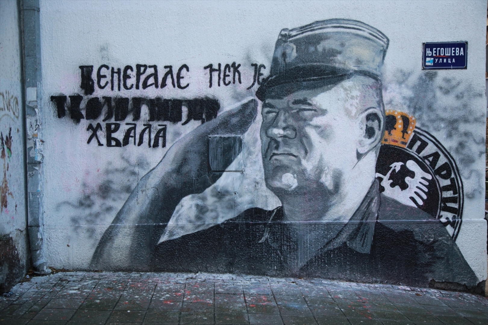 Uhapšene aktivistkinje koje su jajima gađale mural ratnog zločinca Ratka Mladića - slika 6