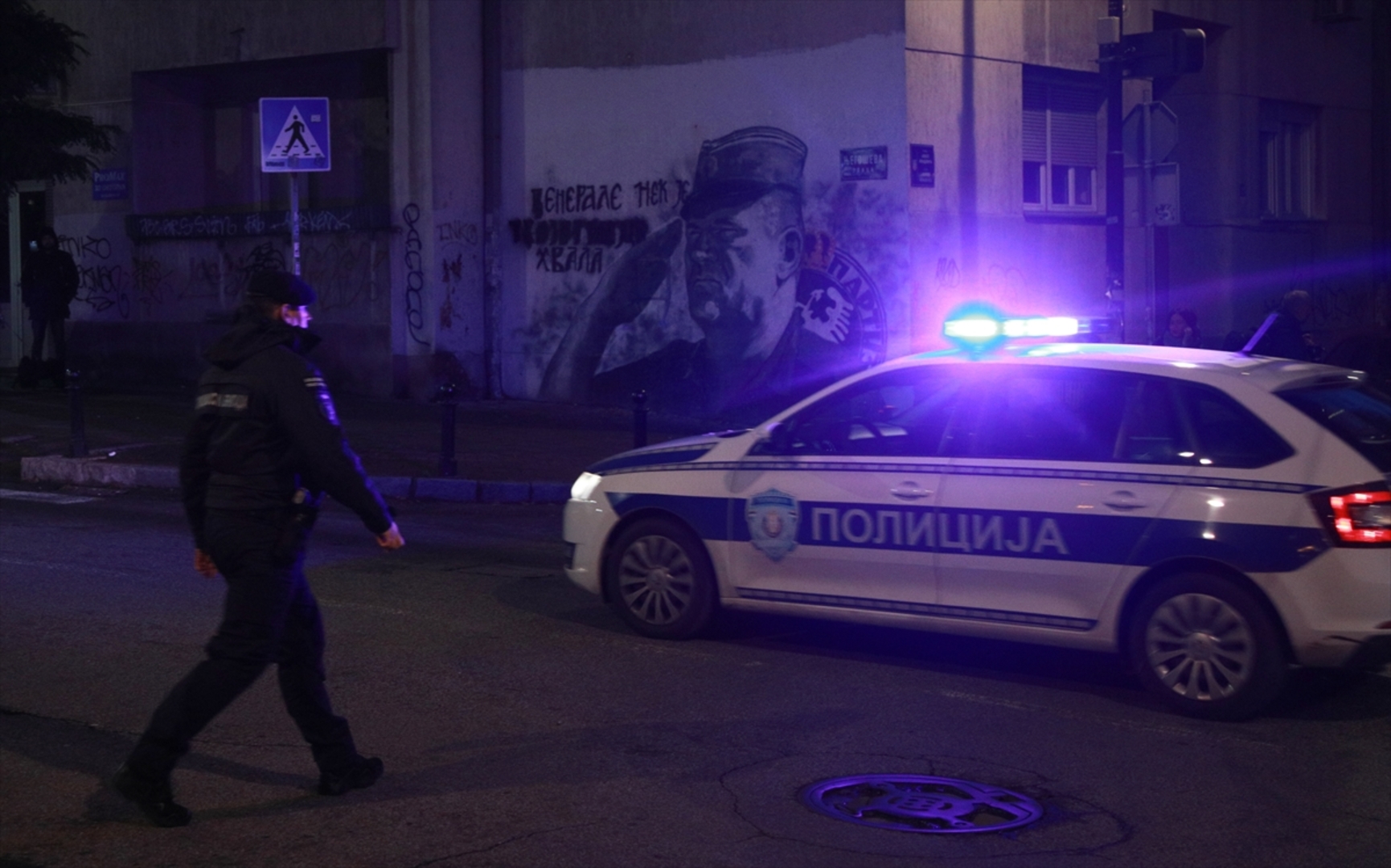 Uhapšene aktivistkinje koje su jajima gađale mural ratnog zločinca Ratka Mladića - slika 4