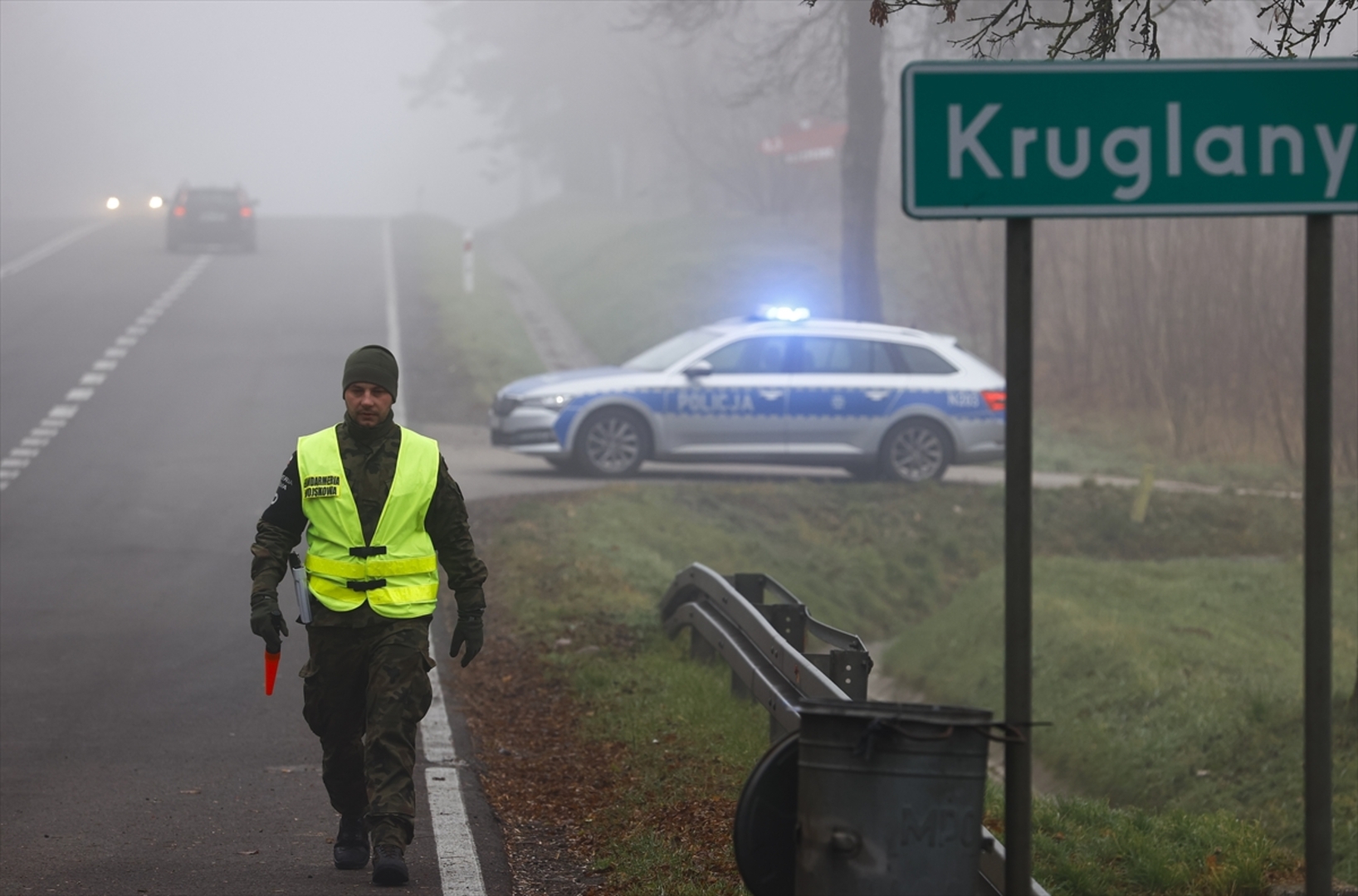Hiljade migranata na poljsko-bjeloruskoj granici: Policija i vojnici provjeravaju vozila - slika 1