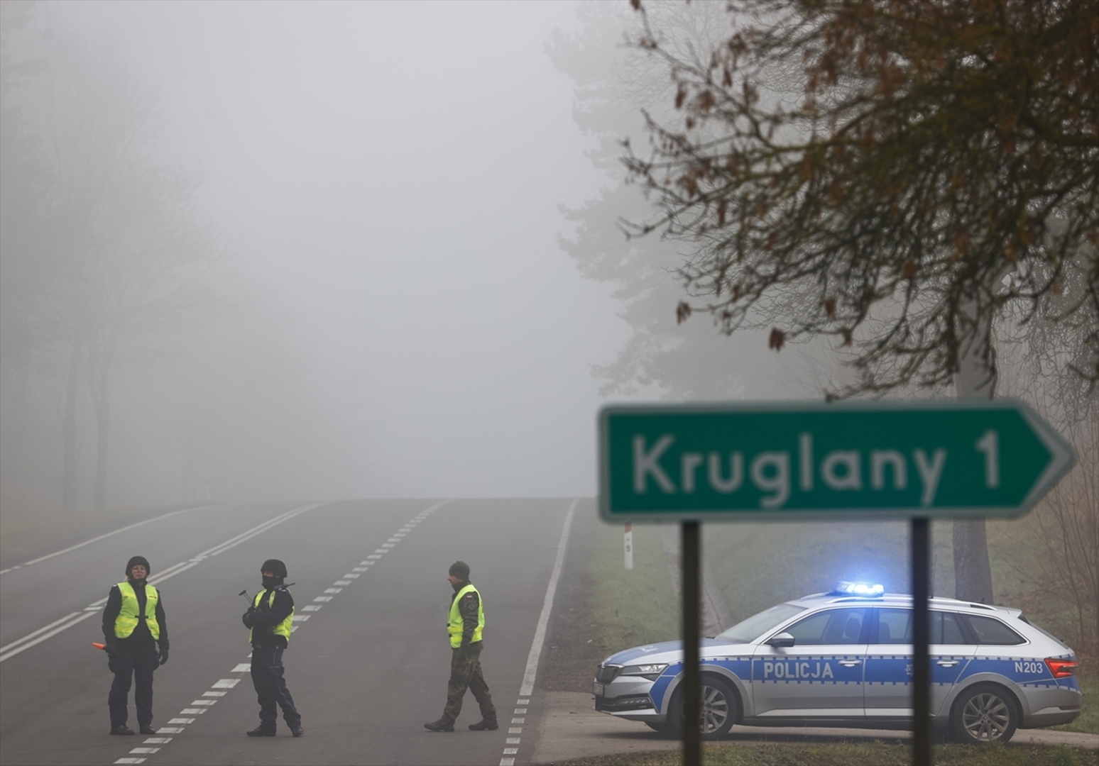 Hiljade migranata na poljsko-bjeloruskoj granici: Policija i vojnici provjeravaju vozila - slika 4