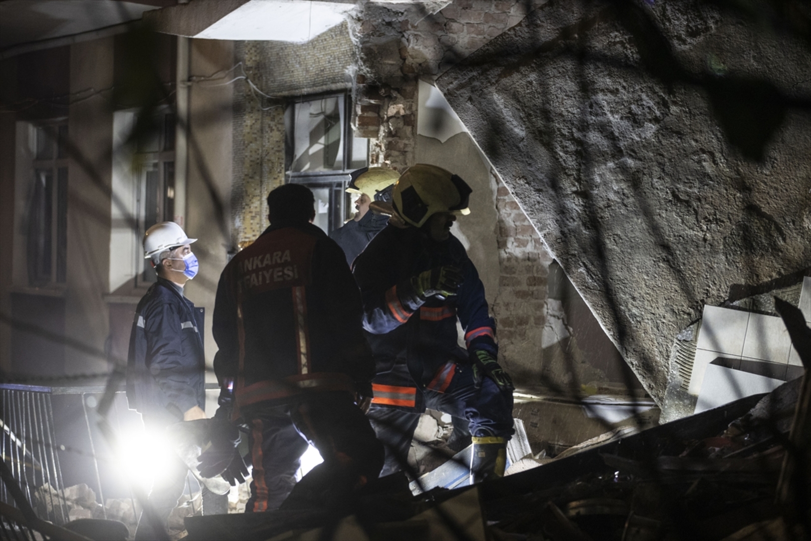Turska: U eksploziji plina poginuli otac i kćerkica - slika 18
