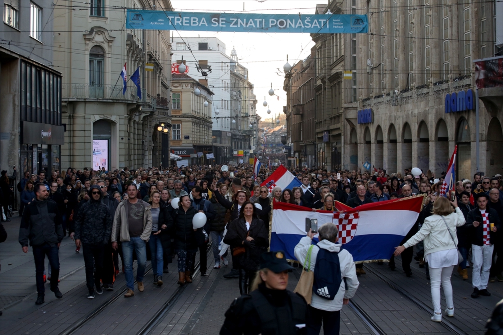 Desetine hiljada ljudi na demonstracijama u Beču. Protesti i u Zagrebu - slika 6