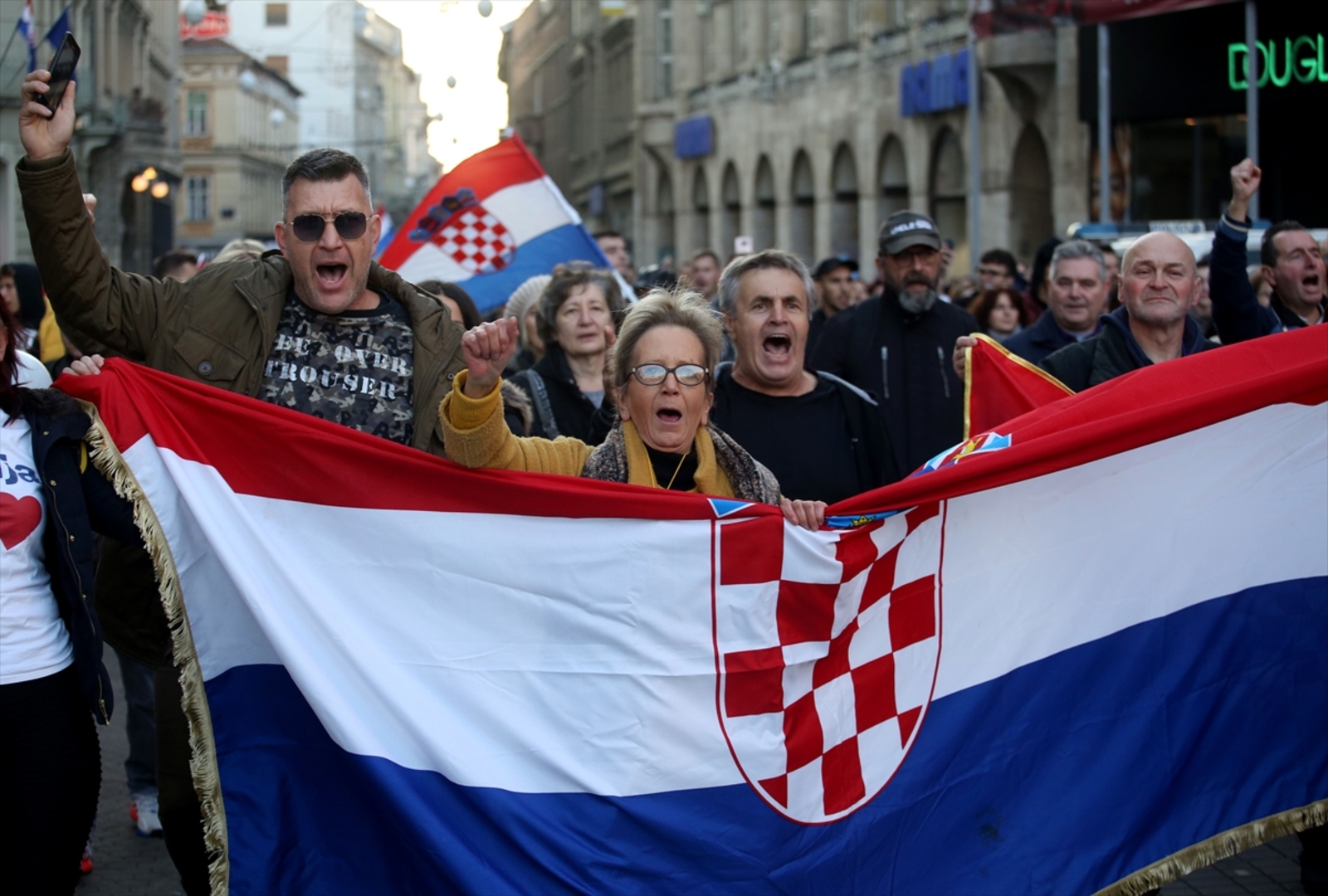 Desetine hiljada ljudi na demonstracijama u Beču. Protesti i u Zagrebu - slika 7