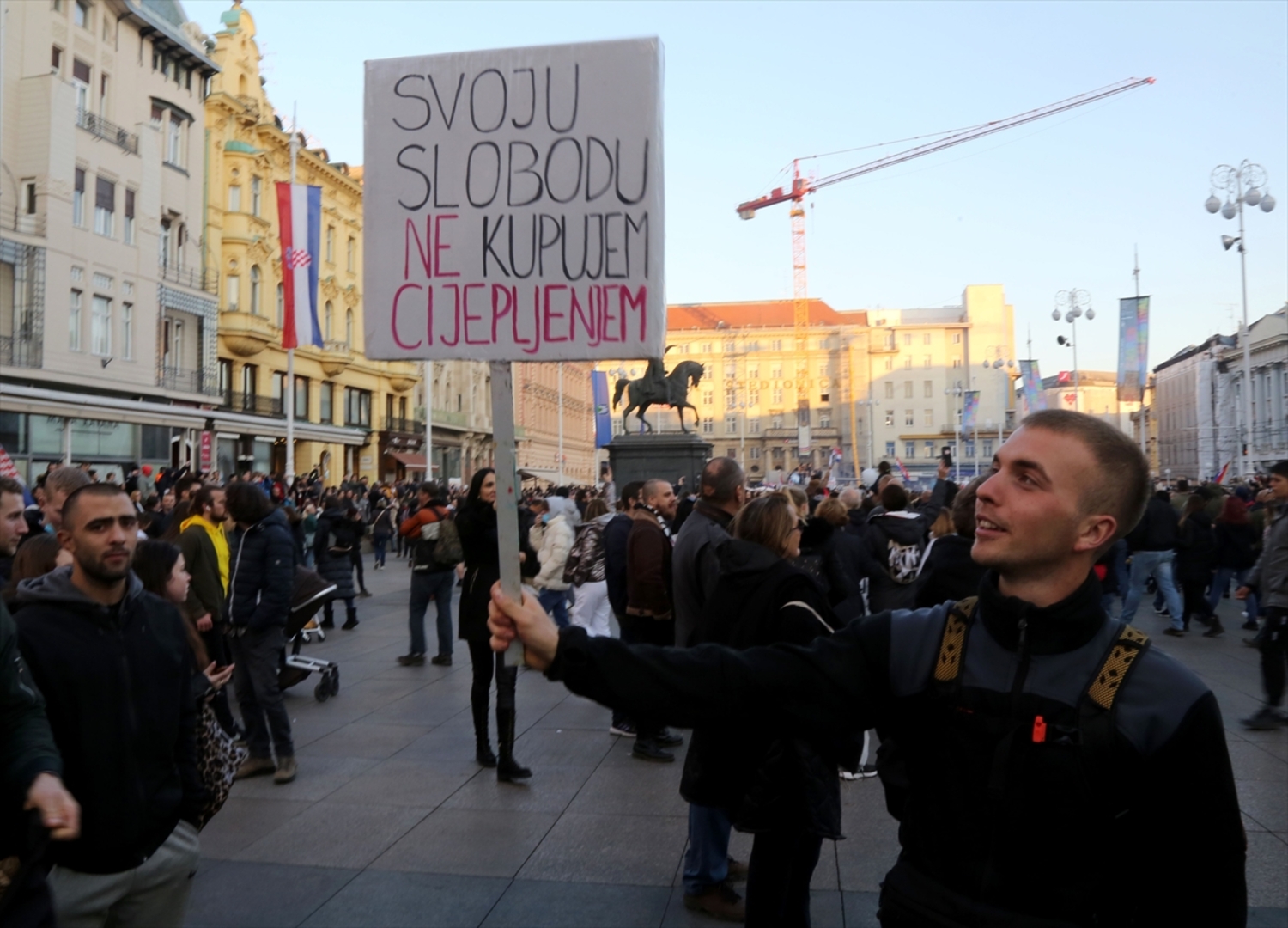 Desetine hiljada ljudi na demonstracijama u Beču. Protesti i u Zagrebu - slika 8