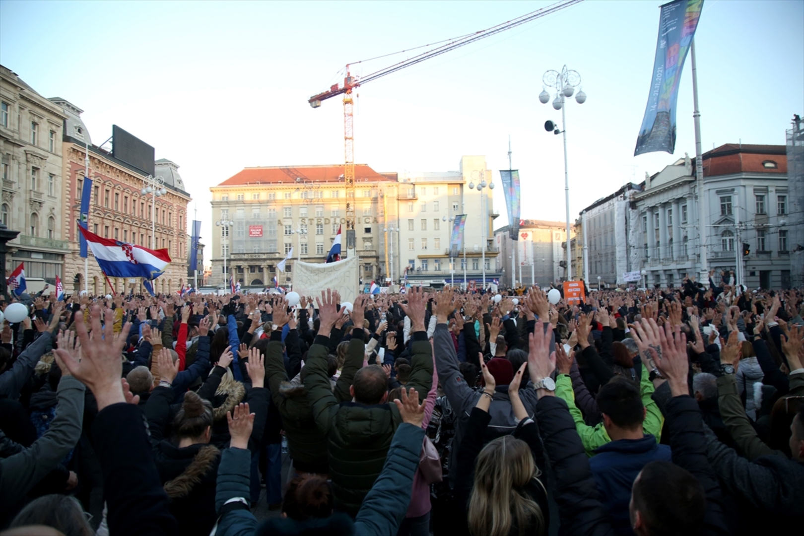 Desetine hiljada ljudi na demonstracijama u Beču. Protesti i u Zagrebu - slika 9
