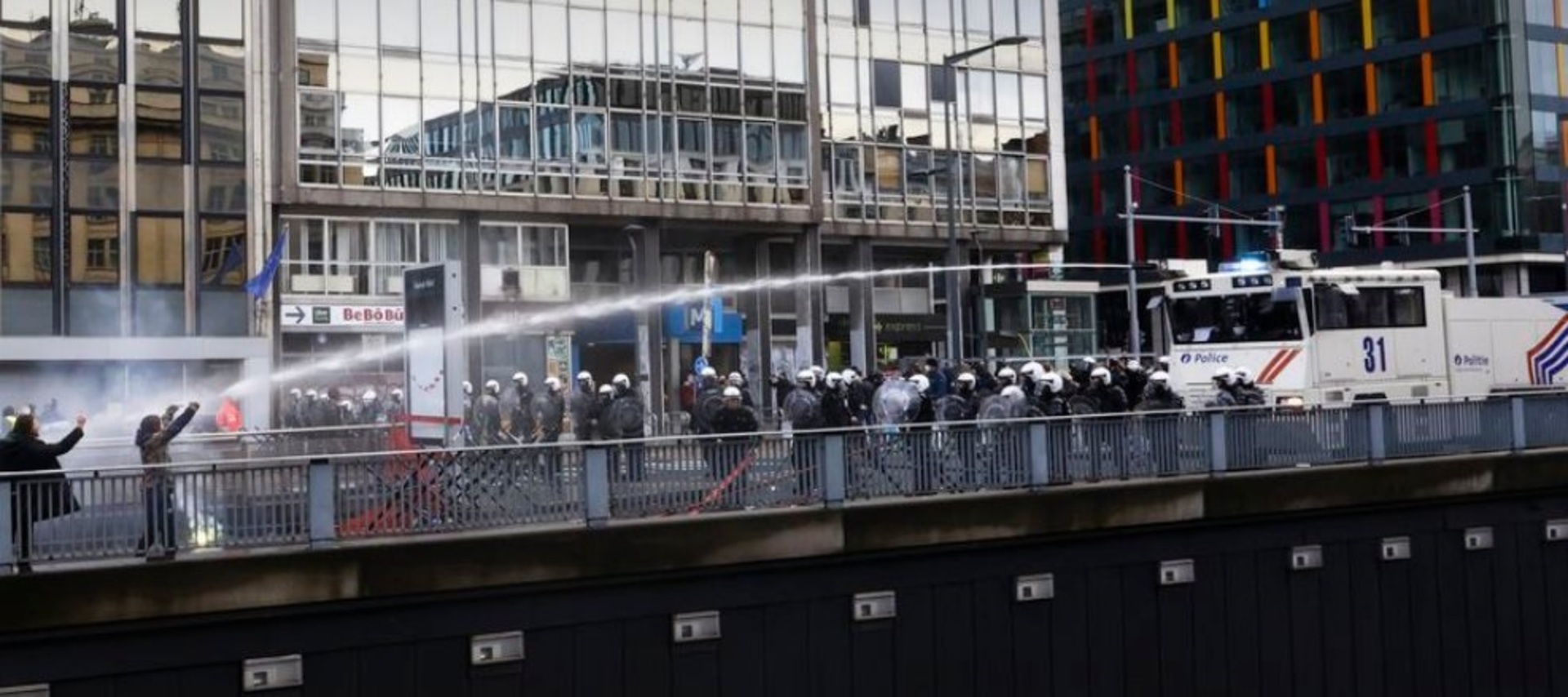 Bukte anti-kovid protesti u Evropi. Njemačka uvodi obaveznu vakcinaciju - slika 1