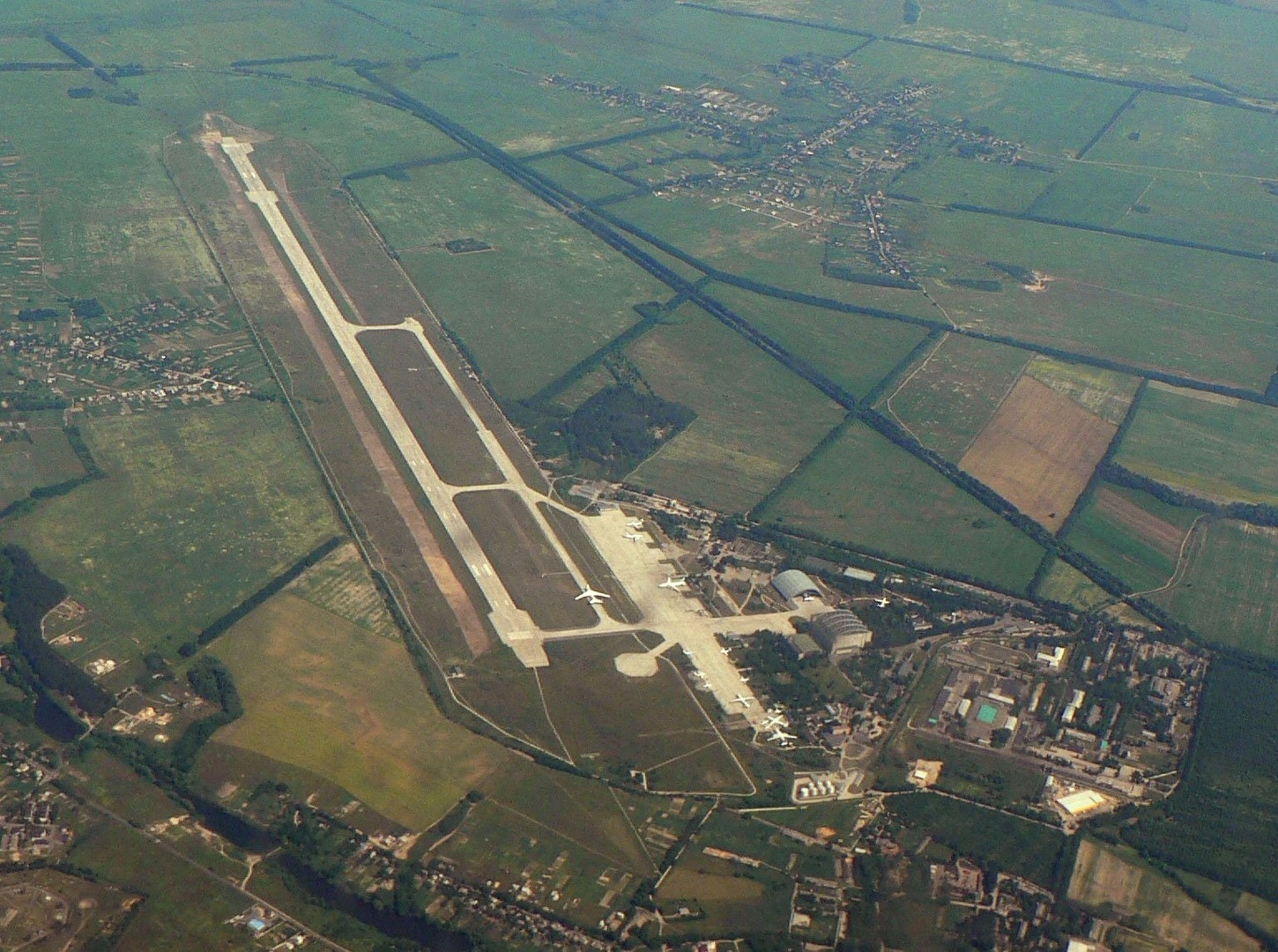 Ukrajina pruža žestok otpor: Vraćen aerodrom kod Kijeva - slika 1