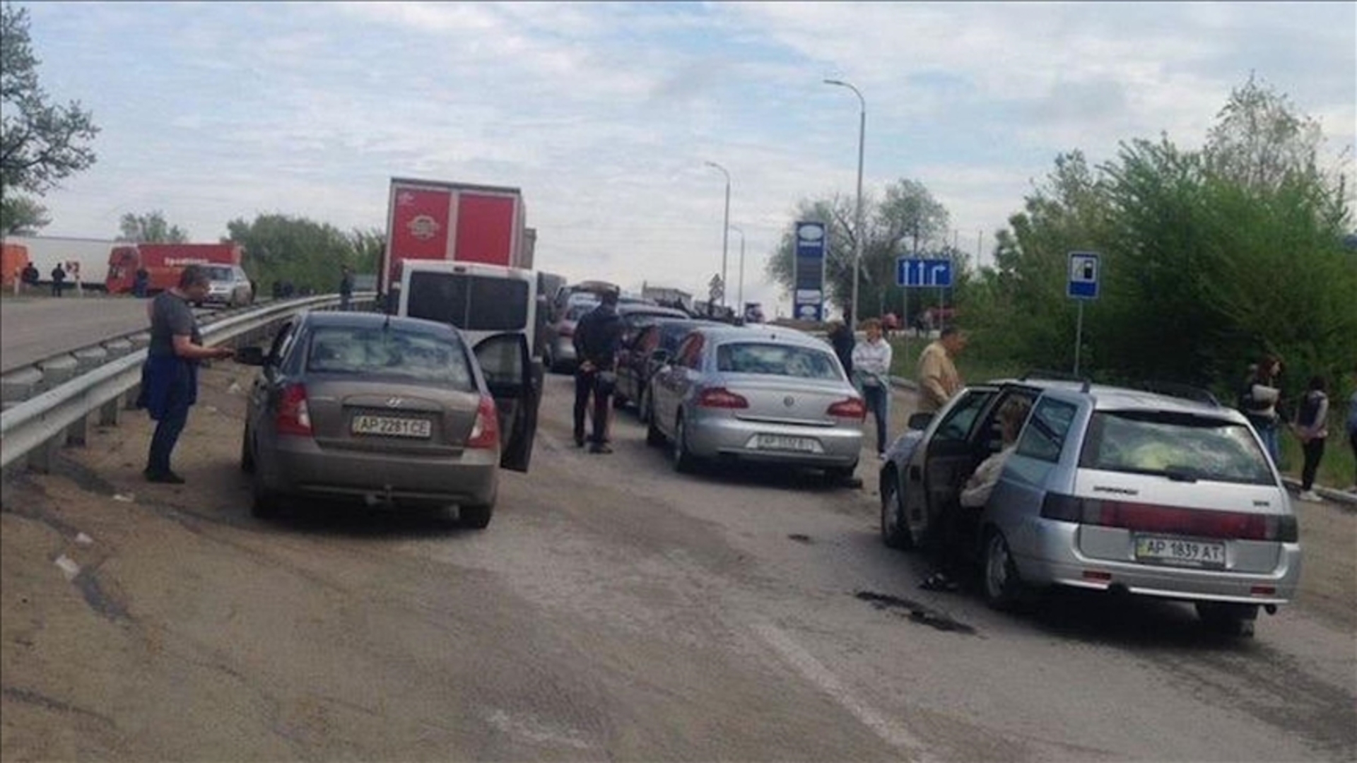 Veliki konvoj izbjeglica dobio dozvolu za izlazak iz Mariupolja - slika 1