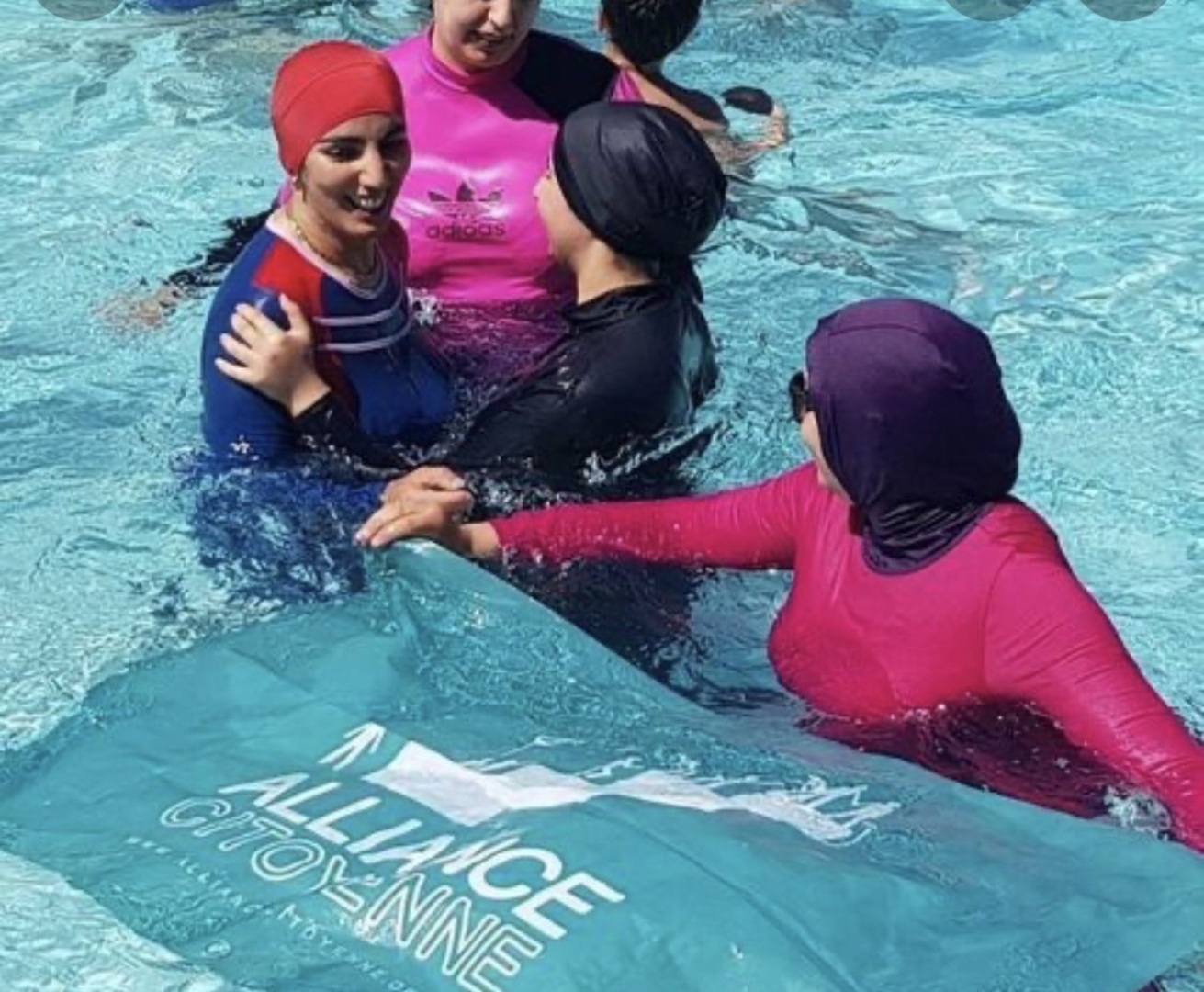 Francuska: Grenobl odobrio burkini u državnim bazenima - slika 1