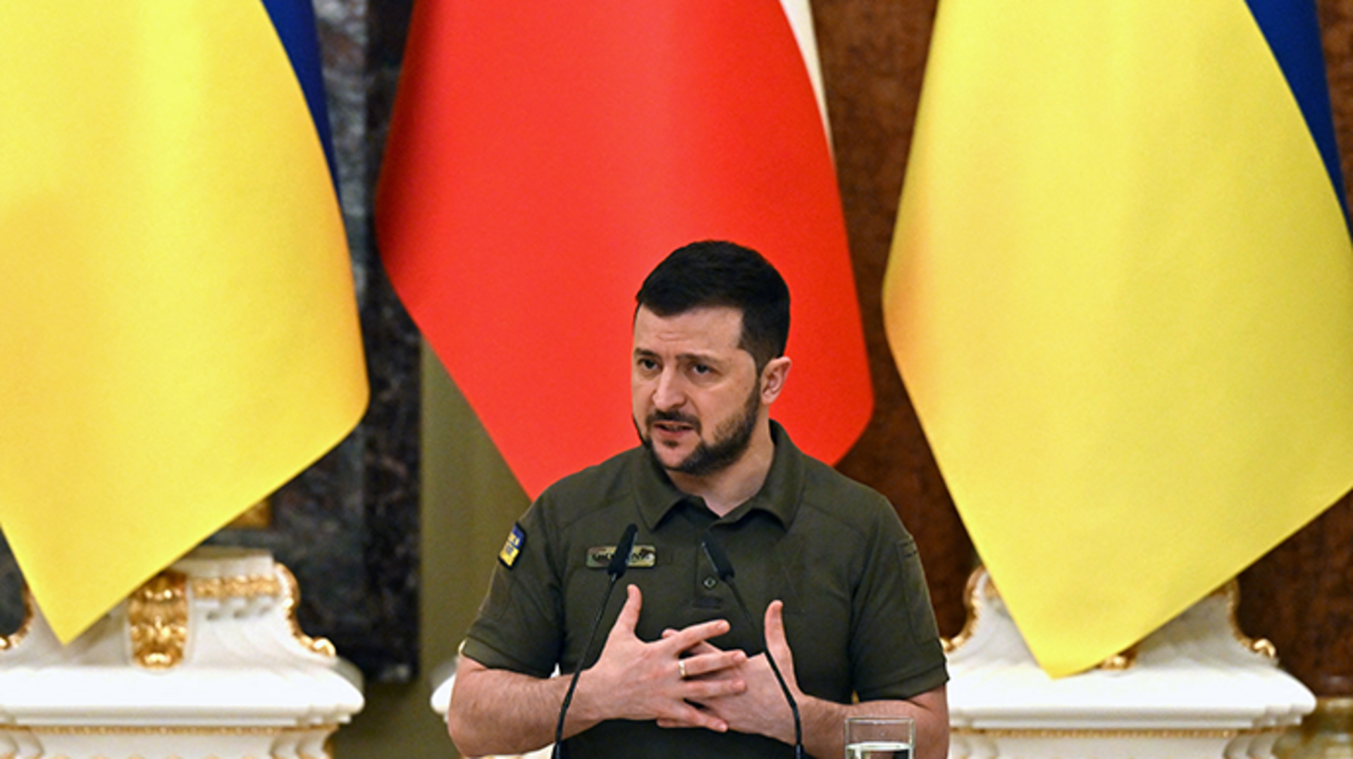 Zelenski: Na istoku Ukrajine umire i do 100 ljudi dnevno - slika 1