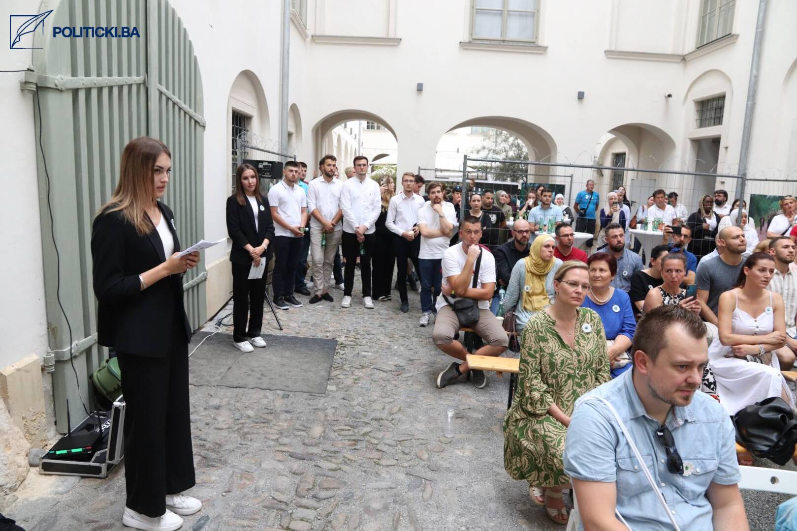 Izložba fotografija "Srebrenički put pakla" sinoć otvorena u Gracu - slika 9
