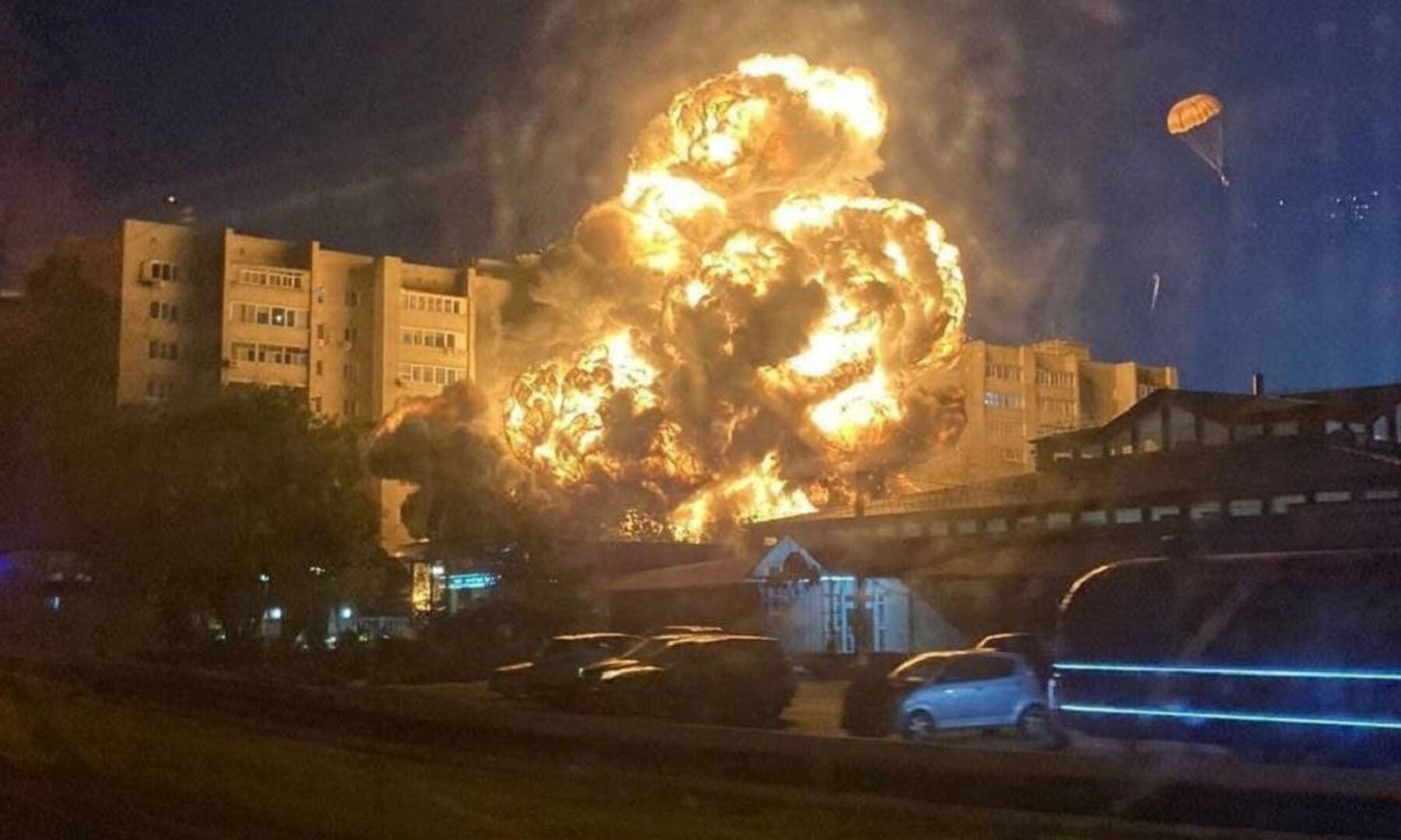Rusija: Vojni avion se srušio na stambenu zgradu - slika 1