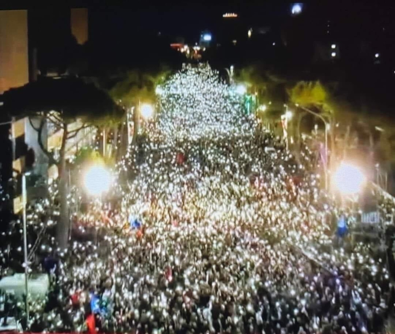 Masovni protesti protiv premijera Albanije - slika 6