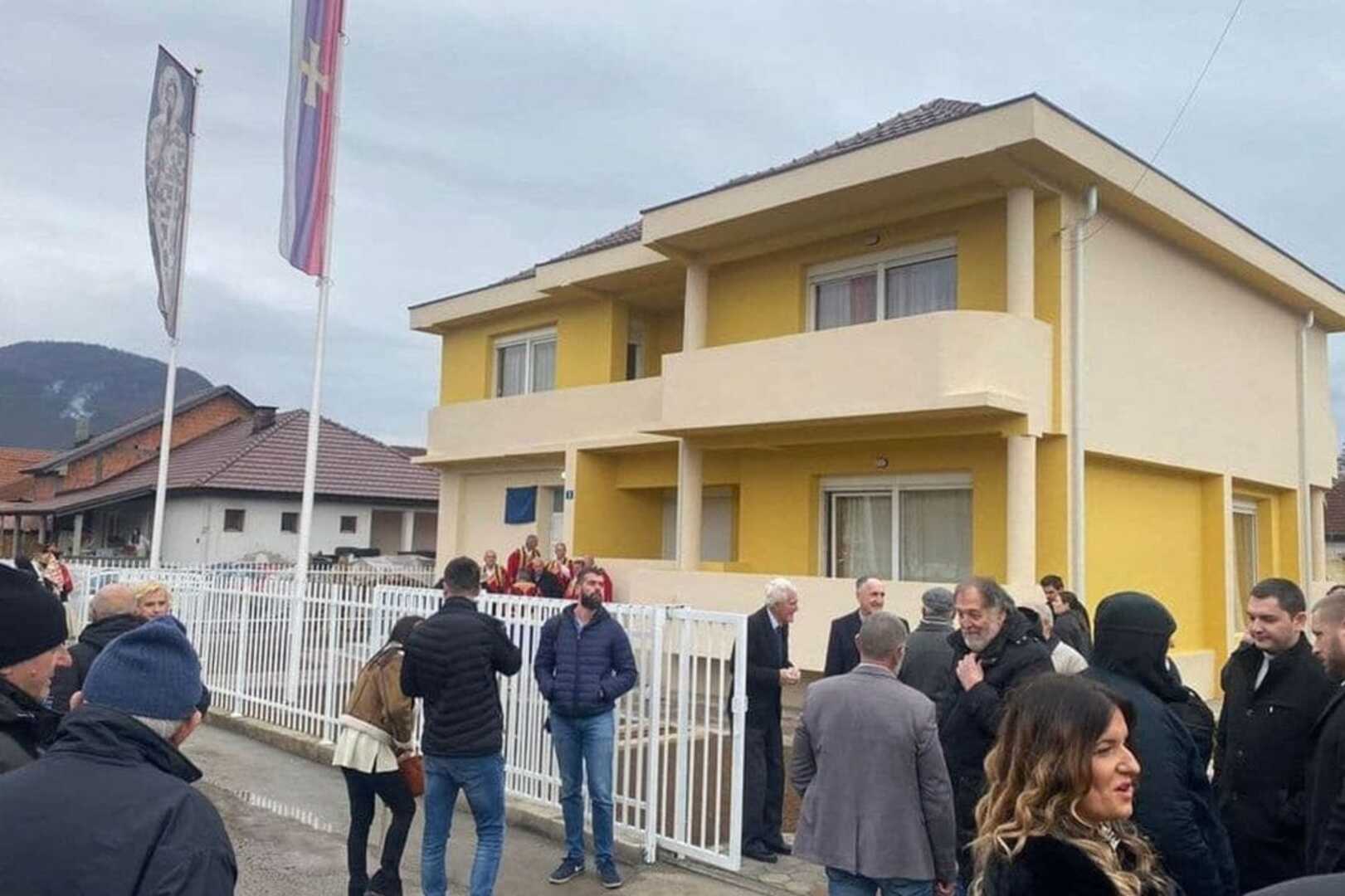 Vučić ne žali novac za "srpski svet" - slika 1