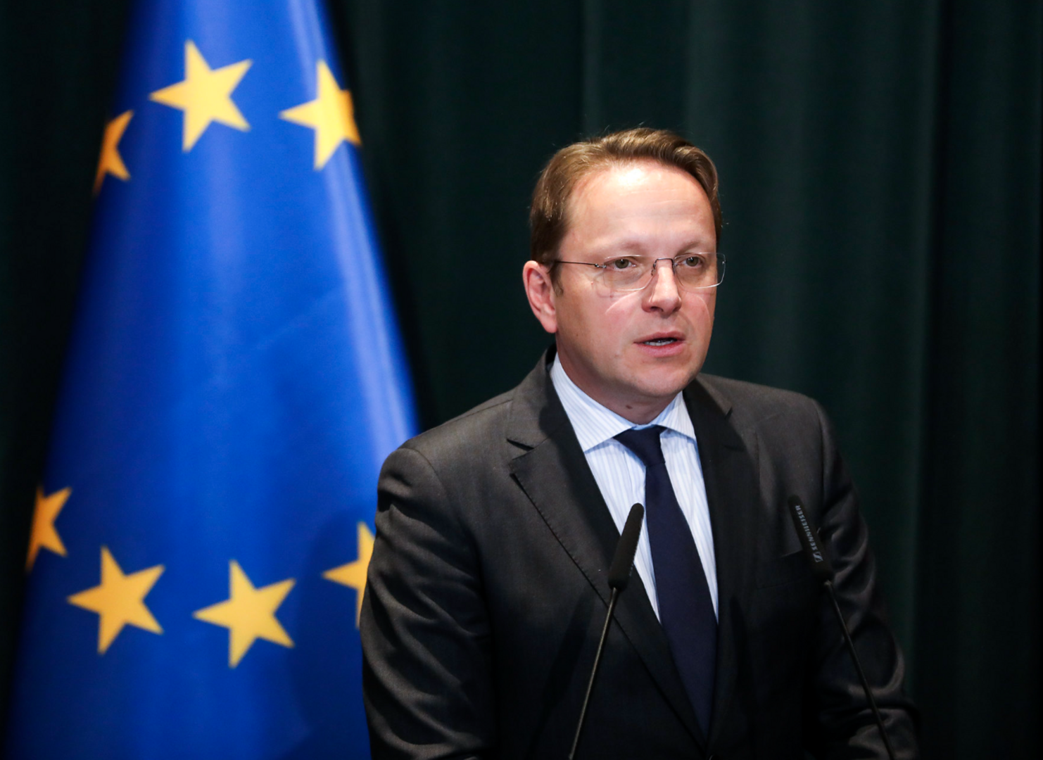 Parlament EU: Komesar za proširenje Unije potpomaže Dodikov separatizam - slika 1