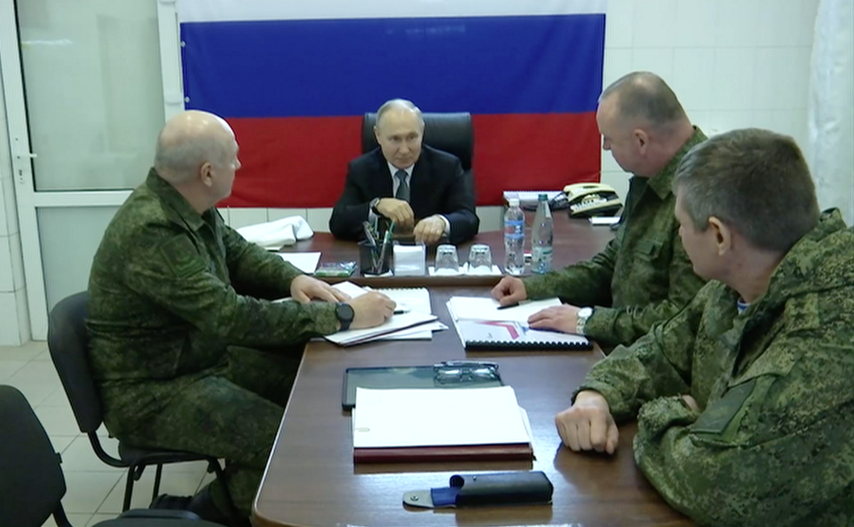 Putin u iznenadnoj posjeti Hersonu i Luganjsku. Poklanjao ikone - slika 4