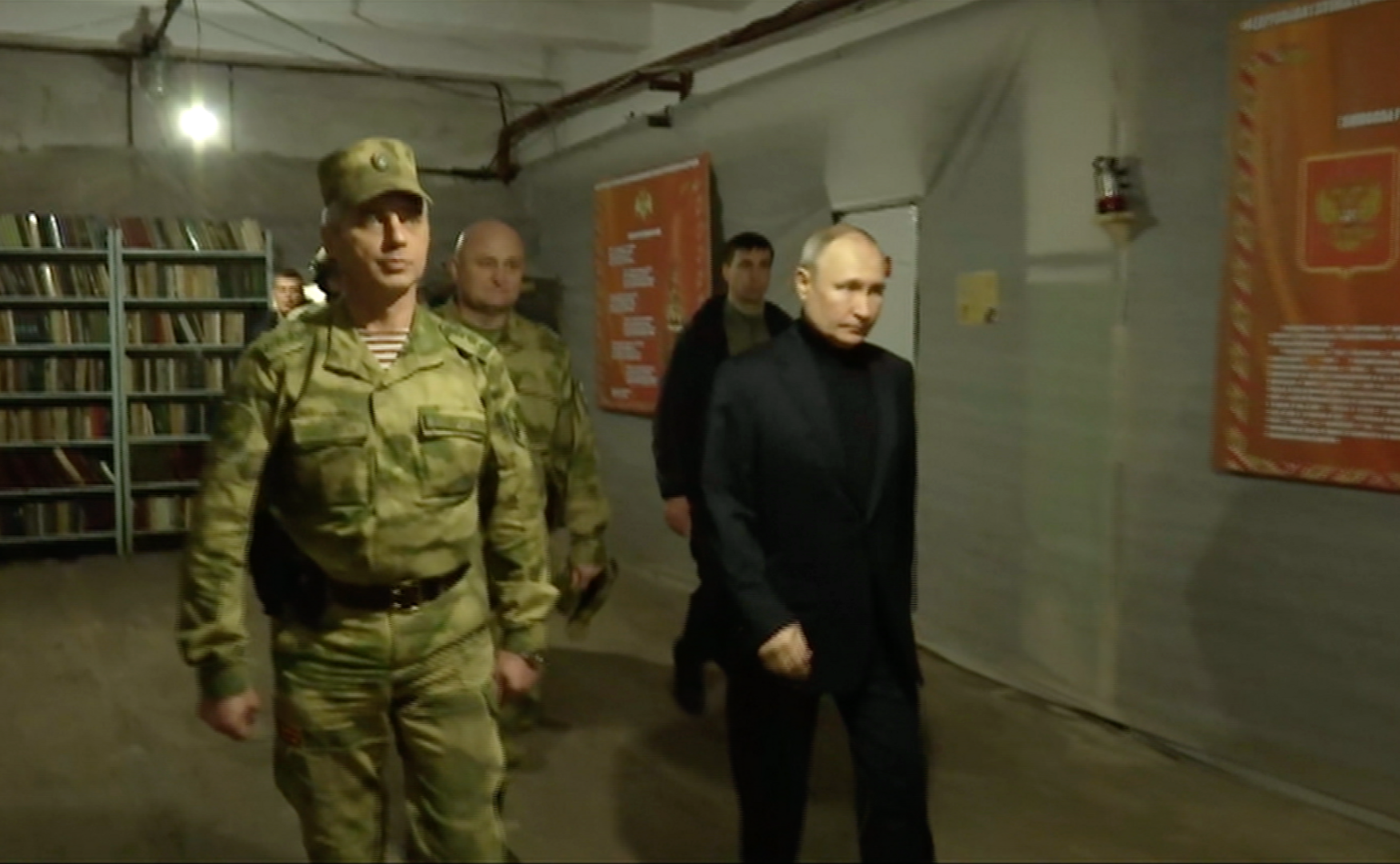 Putin u iznenadnoj posjeti Hersonu i Luganjsku. Poklanjao ikone - slika 2