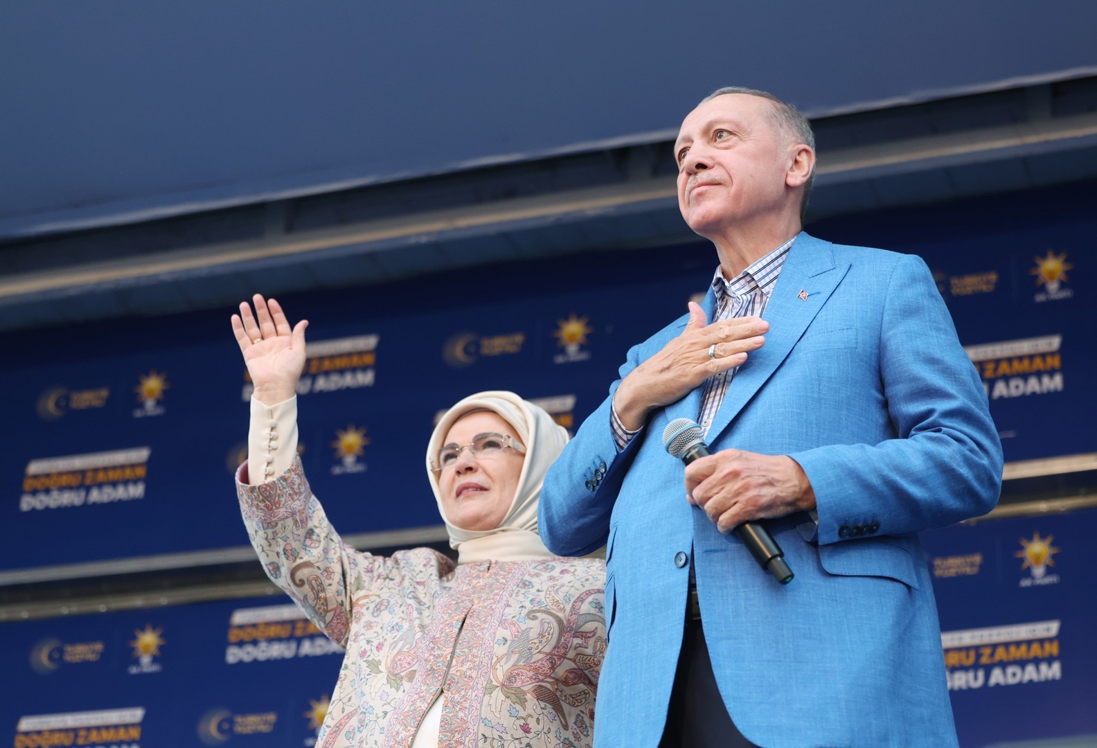 Erdogan na zalasku karijere: Od zatvora, preko puča do izvinjavanja - slika 1