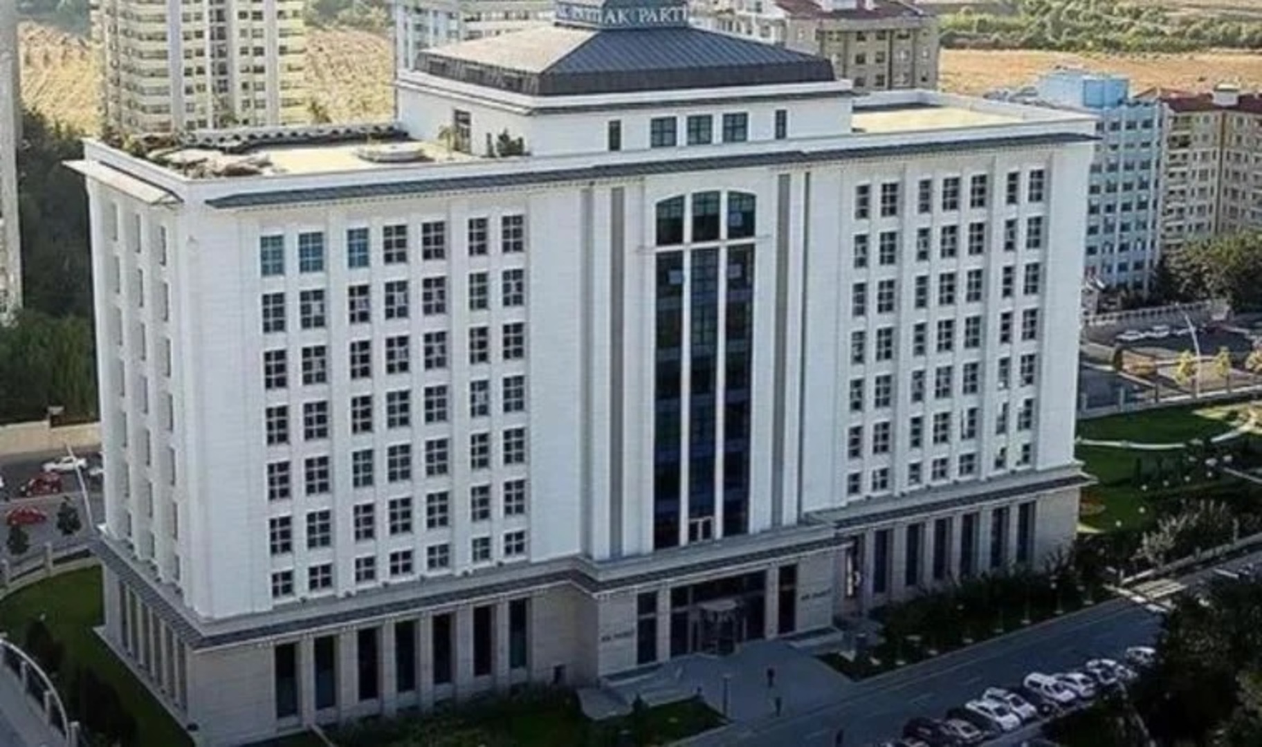 Zbog prijetnji bombom: Evakuirano sjedište AKP-a - slika 1