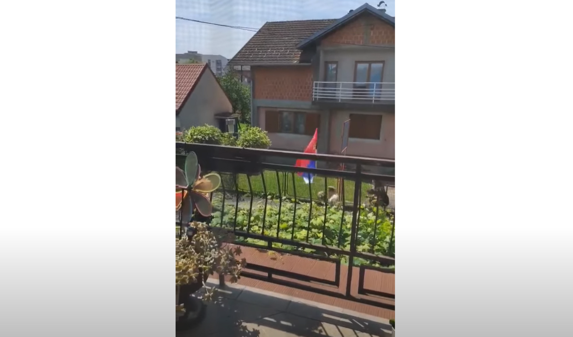 Bosanska Gradiška: Maturanti kroz bošnjačko naselje pjevaju "Ne volim te Alija" - slika 1