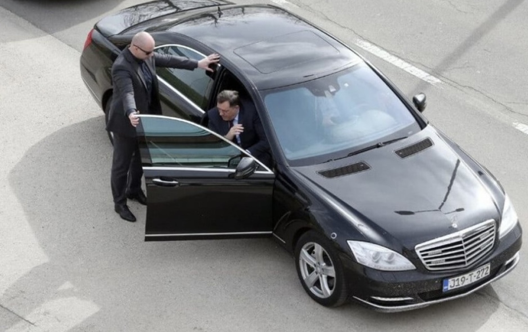 Dodik sebe počastio mercedesom od 300.000 KM - slika 1
