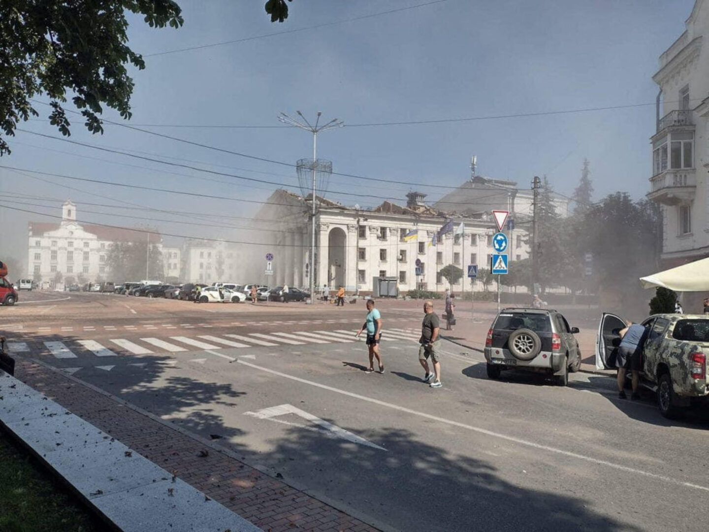Težak napad na Černihiv usred dana, ima mrtvih - slika 1