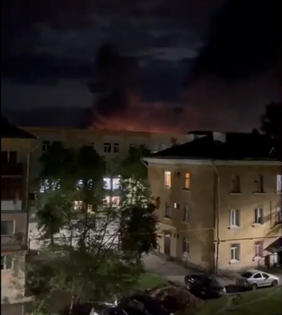 U toku veliki ukrajinski napad na ruski vojni aerodrom - slika 2
