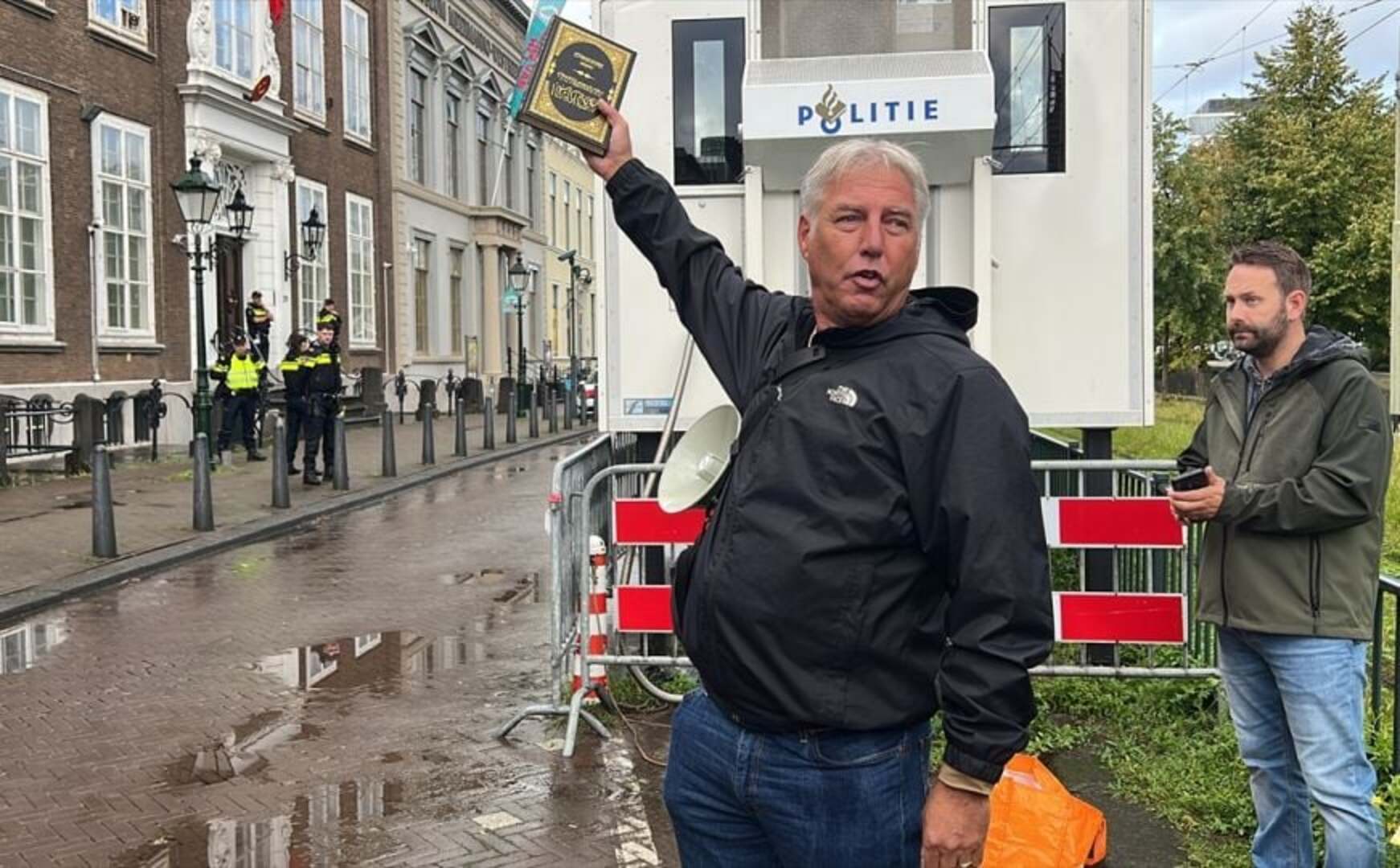 Političar u Hagu skrnavio Kur'an - slika 1