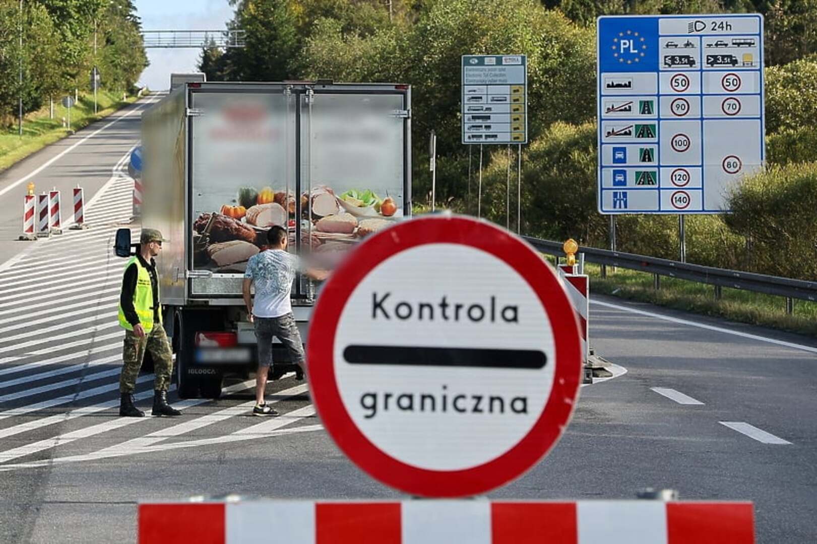 Slovačka vraća graničnu kontrolu na granici sa Mađarskom, Szijjarto poručio: Za sve je kriv Brisel - slika 1