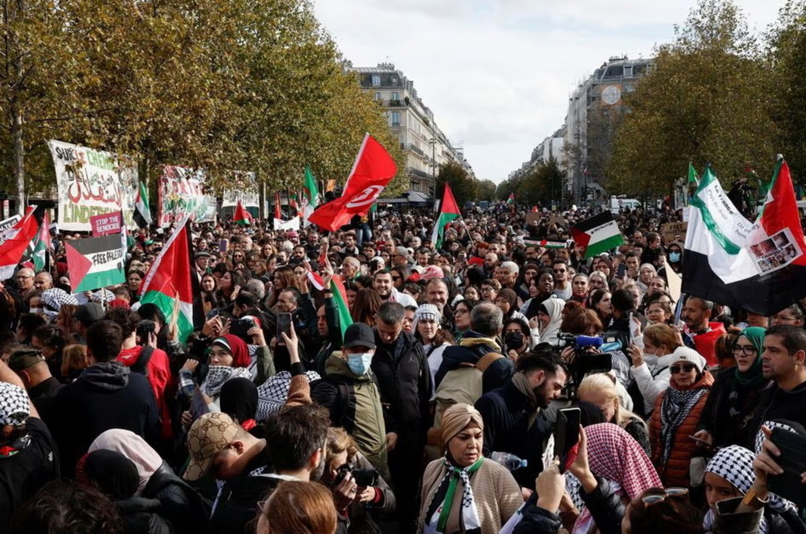 Hiljade ljudi na prvom odobrenom propalestinskom protestu u Parizu - slika 1